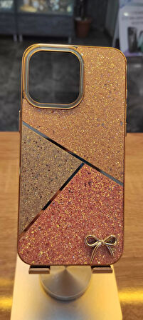 İPHone 16 Pro Uyumlu Taşlı Kurdele Figürlü Karbon Kılıf Darbe Korumalı Kapak