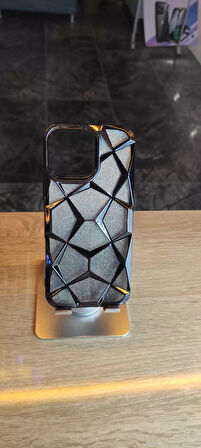 İPhone 15 Pro Max Uyumlu Taşlı Baklava Desenli Karbon Kapak Hologramlı Darbe Korumalı Kılıf