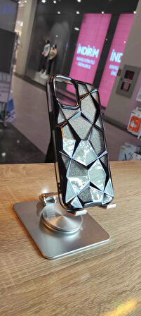 İPhone 15 Uyumlu Taşlı Baklava Desenli Karbon Kapak Hologramlı Darbe Korumalı Kılıf