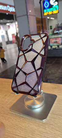 İPhone 16 Uyumlu Taşlı Baklava Desenli Karbon Kapak Hologramlı Darbe Korumalı Kılıf