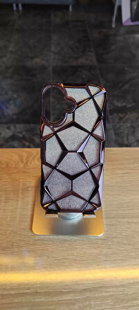 İPhone 16 Uyumlu Taşlı Baklava Desenli Karbon Kapak Hologramlı Darbe Korumalı Kılıf