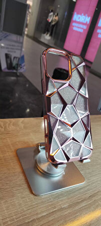İPhone 15 Pro Max Uyumlu Taşlı Baklava Desenli Karbon Kapak Hologramlı Darbe Korumalı Kılıf