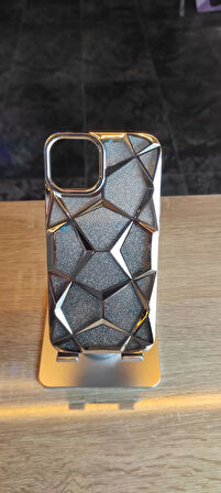 İPhone 15 Uyumlu Taşlı Baklava Desenli Karbon Kapak Hologramlı Darbe Korumalı Kılıf