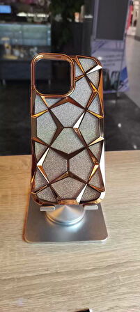 İPhone 14 Pro Max Uyumlu Taşlı Baklava Desenli Karbon Kapak Hologramlı Darbe Korumalı Kılıf