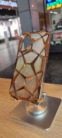 İPhone 16 Uyumlu Taşlı Baklava Desenli Karbon Kapak Hologramlı Darbe Korumalı Kılıf