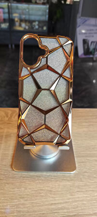 İPhone 16 Uyumlu Taşlı Baklava Desenli Karbon Kapak Hologramlı Darbe Korumalı Kılıf