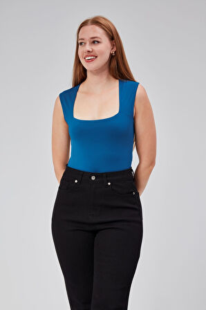 Astarlı Sıfır Kol Kare Yaka Dekolteli Çıtçıtlı Bodysuit