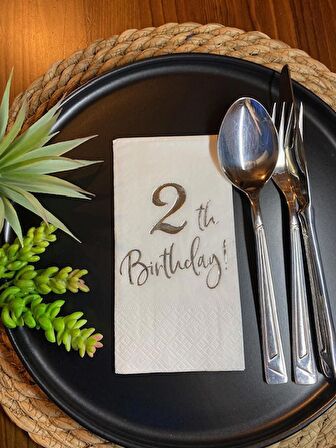 Gümüş Yaldızlı Beyaz İki Bırthday Garson Katlama Peçete 16 lı