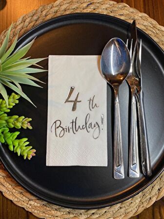 Gümüş Yaldızlı Beyaz Dört Yaş Bırthday Garson Katlama Peçete 16 lı