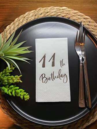 Gümüş Yaldızlı Beyaz On Bir Yaş Bırthday Garson Katlama Peçete 16 lı