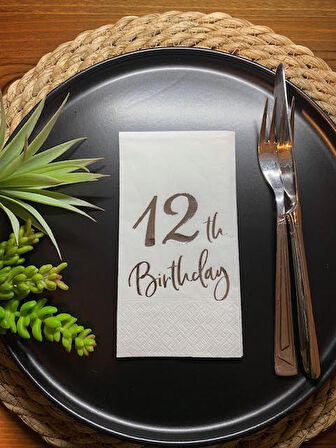 Gümüş Yaldızlı Beyaz On İki Yaş Bırthday Garson Katlama Peçete 16 lı
