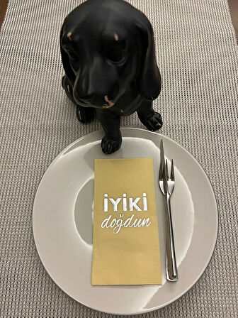 Gümüş Yaldızlı Sarı İyi Ki Doğdun Baskılı Garson Katlama Peçete 16 Adet