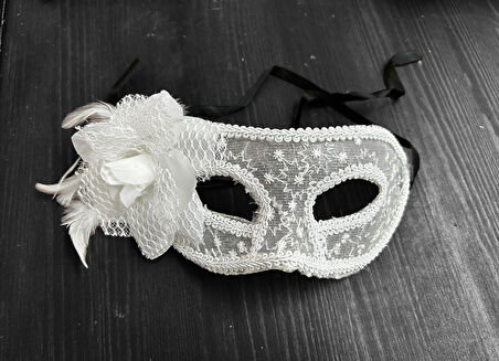 Tüllü Çiçekli Lüks Plastik Maske Beyaz