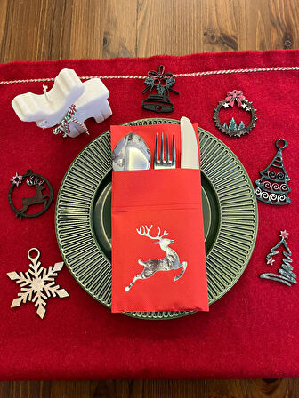 Gümüş Yaldızlı Kırmızı Yılbaşı Geyik Detaylı Cepli Kanguru Peçete 12 Adet