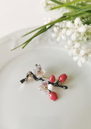 Taş Detaylı Bahar Dalı Broş 4,5x2,5 cm