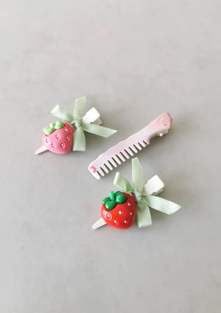 Çilek Figürlü ve Mini Taraklı 3'lü Pens Toka Seti