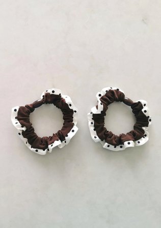Çiftli Mini Puantiyeli Fırfır Detaylı Lastik Toka Kahverengi