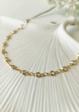 Beyaz Çiçek Taş Detaylı Gold Çelik Halhal 23+5 cm
