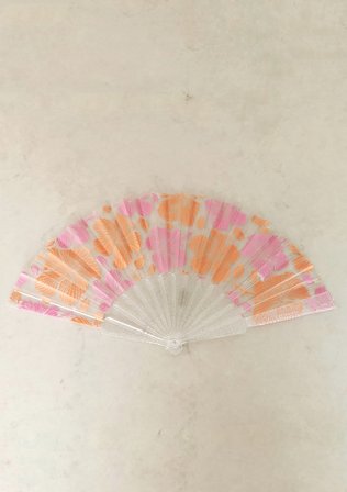 Turuncu Pembe Çiçek Desenli Simli Şeffaf Pleksi El Yelpazesi | Katlanabilir Yazlık Yelpaze