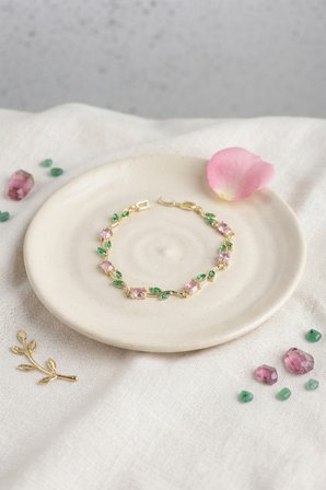 Pirinç Gold Renk Pembe Zirkon Taşlı Çiçek Model Kadın Bileklik