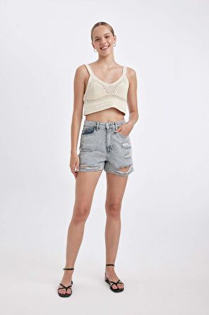 DeFacto Mom Fit Yüksek Bel Kesik Uçlu Paça Jean Şort B7684AX24HSNM55