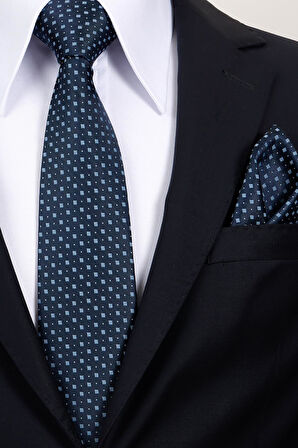 Esgue 8 cm Lacivert Mavi Motif Desenli Hand Made Klasik Geniş Mendilli Kravat 