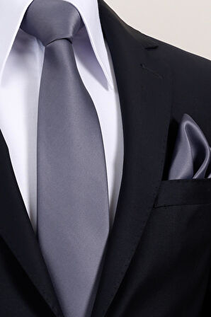 Esgue 8 cm Klasik Saten Mendilli Kravat – Farklı Renk Seçeneği, Özel Hediye Kutusunda Premium Erkek Kravat