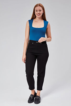 Astarlı Sıfır Kol Kare Yaka Dekolteli Çıtçıtlı Bodysuit