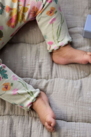 Next Baby Pamuklu Krem Adaçayı Yeşili Çiçek Desenli Kısa Kollu Alt Üst Takım