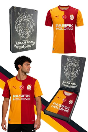 GS FRM 041 784991 GALATASARAY ORJİNAL LİSANSLI PUMA 2026/2027 İÇ SAHA PARÇALI  FORMA LAZER KUTU HEDİ