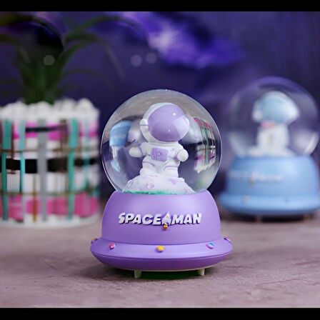 Küçük Astronot Işıklı Kar Küresi