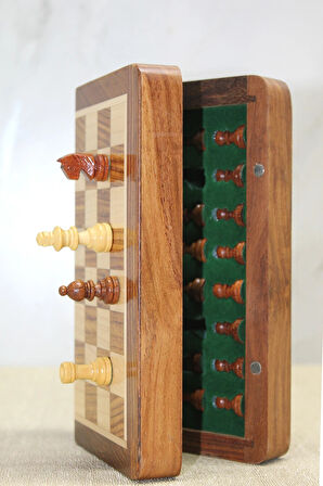 Özel Vernikli Mıknatıs Taşlı Ahşap Katlanabilir Kutulu Satranç Oyunu 12.5 Cm