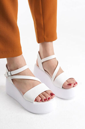 Kadın Hafif Rahat 6 cm Platform Topuklu Eva Taban  Sandalet 4010-123-0001 Beyaz-39