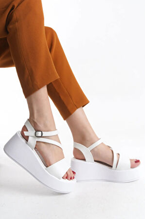 Kadın Hafif Rahat 6 cm Platform Topuklu Eva Taban  Sandalet 4010-123-0001 Beyaz-39