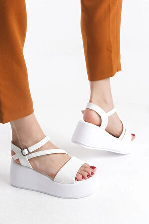 Kadın Hafif Rahat 6 cm Platform Topuklu Eva Taban  Sandalet 4010-123-0001 Beyaz-40