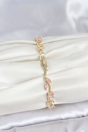 Pirinç Gold Renk Pembe Zirkon Taşlı Çiçek Model Kadın Bileklik