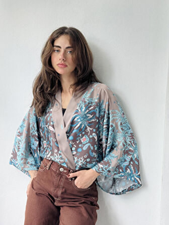 Retrobird Tasarım Şal Desenli Saten Mini Kimono Kadın Mavi