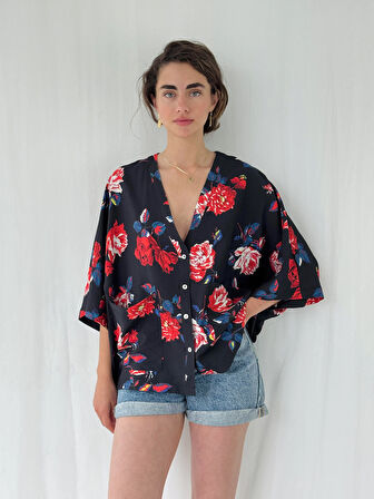 Retrobird Tasarım V Yaka Kimono Gömlek Kadın Siyah Çiçekli