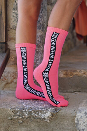 Kadın Pembe-Siyah Sloganlı Soket Çorap