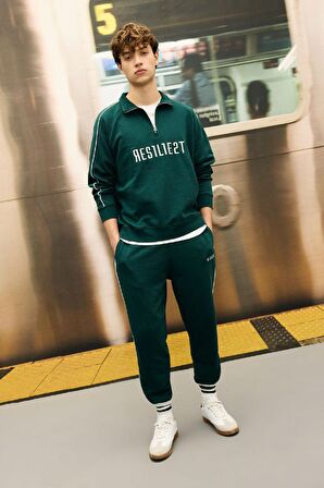 Boxy Fit Dik Yaka Fermuarlı Baskılı Sweatshirt