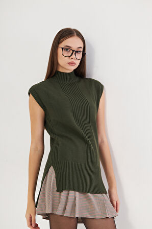 Haki Uzun Yırtmaç Detaylı Yumuşak Dokulu Triko Süveter