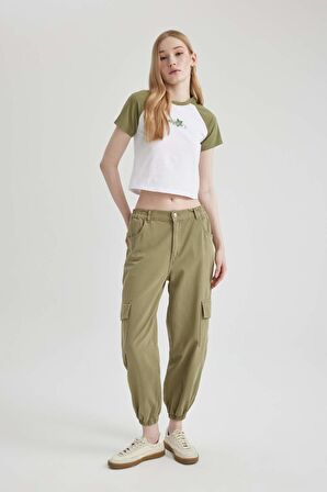 DeFacto Coool Jogger Pantolon Gabardin Kumaş Normal Bel Basic Düz Kargo Cepli B0454AX24SPKH461