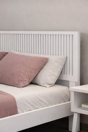 Alaz Model Dikey Başlıklı Masif Ahşap Karyola ve 2 Adet Komodin Kolay Kurulum Fırınlanmış İthal Sibirya Çamı 90x190 Yatak Uyumlu 2 Adet Komodin