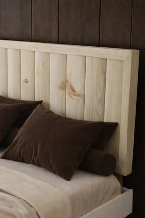 Hüma Model Dikey Başlıklı Masif Ahşap Karyola ve 2 Adet Komodin Kolay Kurulum Fırınlanmış İthal Sibirya Çamı 90x190 Yatak Uyumlu 2 Adet Komodin