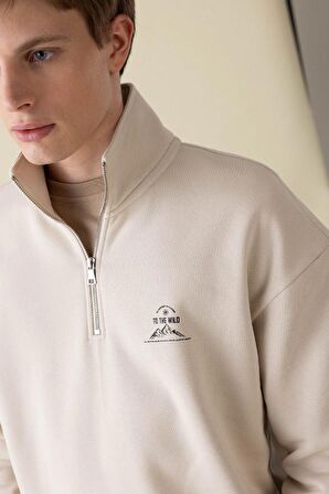 Comfort Fit Dik Yaka Baskılı Sweatshirt