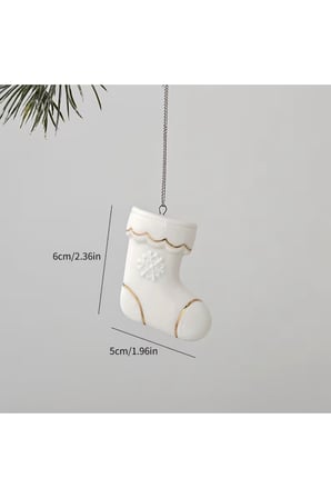 Porselen Yılbaşı Çorabı Ağaç Süsü – Altın Detaylı Dekoratif Seramik Süs (6 x 5 cm)
