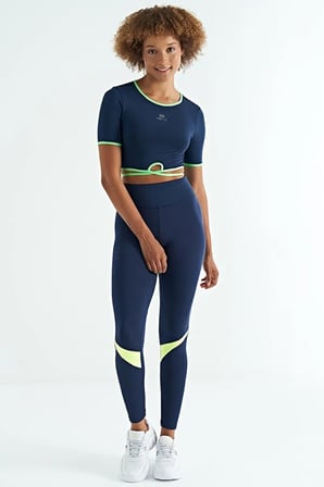 Yavruagzı Bel Bağlama Detaylı O Yaka Standart Kalıp Dalgıç Kumaş Kadın Crop T-Shirt - 97266