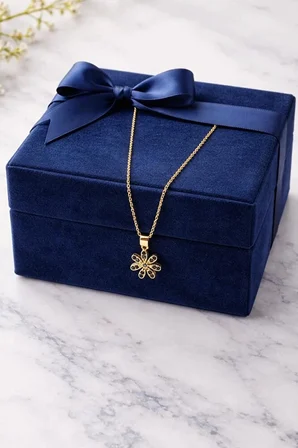 Çelik Çiçek Yıldız Figürlü Gold Kolye