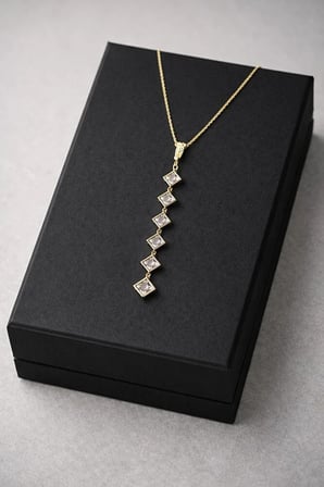 Çelik Y Beyaz Taşlı Gold Kolye