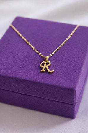 Altın Rengi R Harfli Kolye